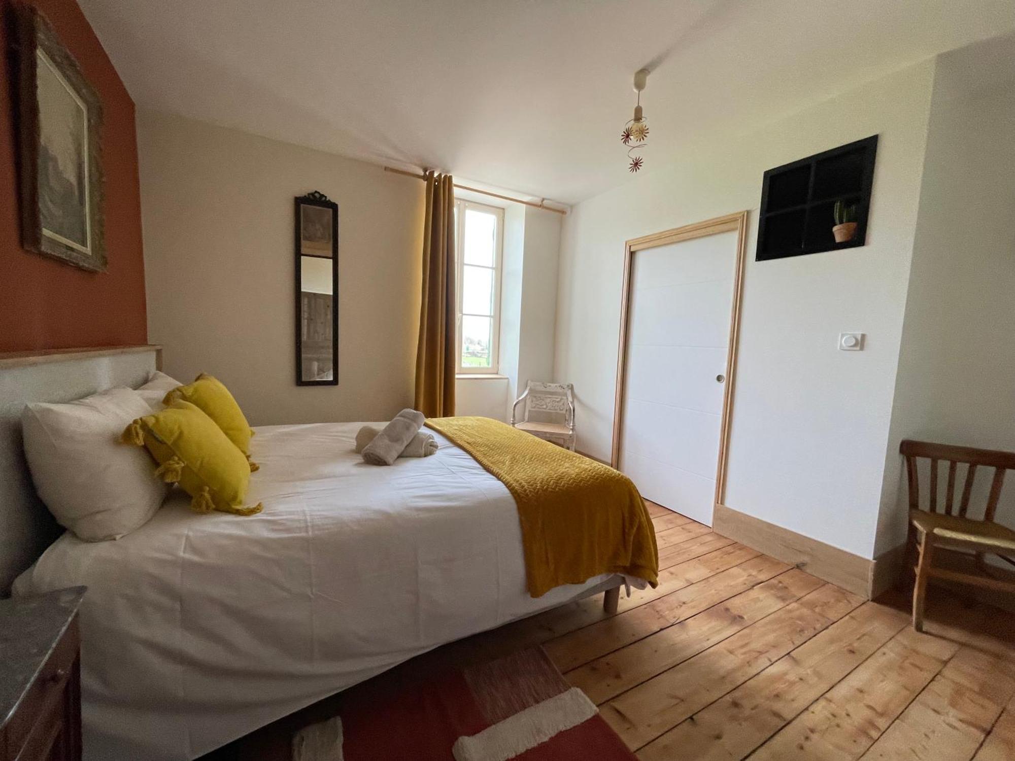 La Porte Des Pres Cluny Extérieur photo